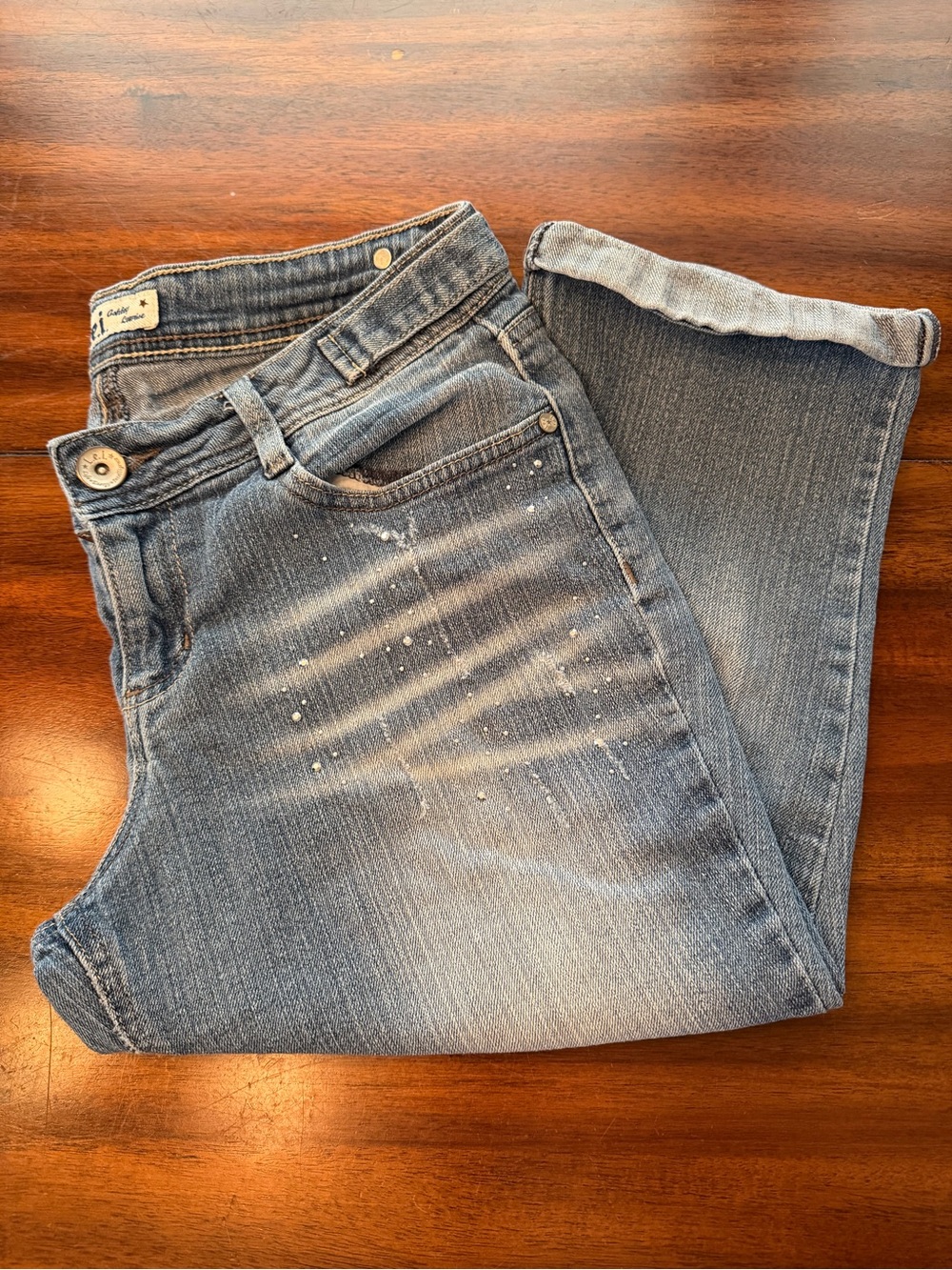 L.E.I. Women's Capri bottoms in Light Blue with Subtle Paint-Splatter